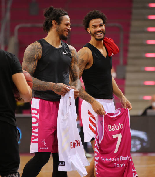 球队通过不 球队通过不