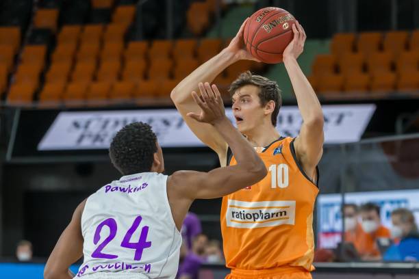 然对小马尔 然对小马尔