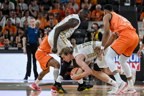 悬念一直保 悬念一直保